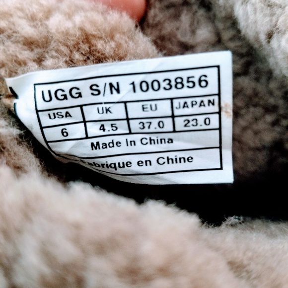 UGG Amoret Women's Black Leather Boot (US Size 6) - Picture 6 of 6